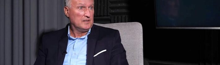 VIDEO: „Prekvapuje ma, že okrem premiéra Fica nie je zranený žiadny ochrankár. Oni majú nastaviť svoje hrude a svoje telo. Musia počítať, že prídu o život,“ reaguje na pokus zavraždiť šéfa slovenskej vlády a neprofesionálnu rea