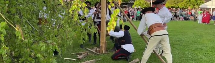 Folklórny súbor Jánošík stavia po 32. krát máj v Partizánskom