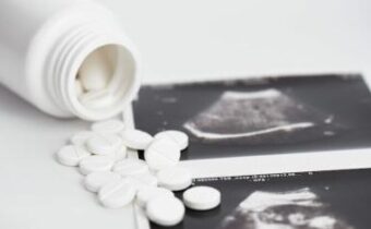 Pro-life skupina bije na poplach kvôli novej telemedicínskej klinike na potratové tabletky v Alberte