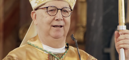 Biskup Eleganti: Dignitas Infinita pápeža Františka je v rozpore s učením Cirkvi o treste smrti a vojne