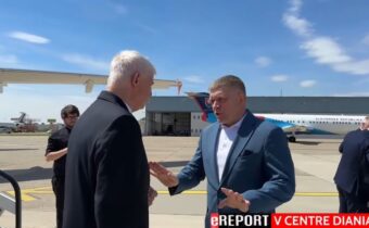 Robert Fico prichádza na letisko Milana R. Štefánika a odchádza s delegáciou do Azerbajdžanu
