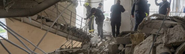 Zelenskij zrušil zahraničné návštevy pre zhoršujúcu sa situáciu pri Charkove