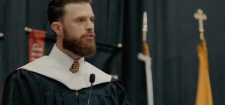 Liberálne mníšky spojené s Benediktínskym kolégiom odsúdili prorodinný prejav Harrisona Butkera