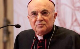 Arcibiskup Viganò: Pápež František má pravdu, že konzervativizmus "je samovražedný postoj