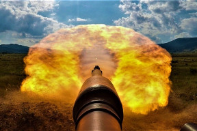 Zvuky sekundárních detonací munice ve skladu v Charkově !!!