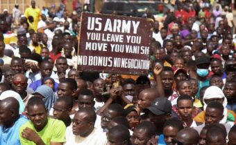 Všetci americkí vojaci sa z Nigeru stiahnu najneskôr do 15. septembra 2024. V Kongu medzitým ozbrojené sily zmarili v hlavnom meste Kinshasa pokus o štátny prevrat, ktorí sa snažili vykonať tamojší i zahraniční bojovníci