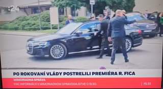 POSTRELENIE PREMIÉRA Okamih, kedy postreleného premiéra (oblasť brucha) odnáša …