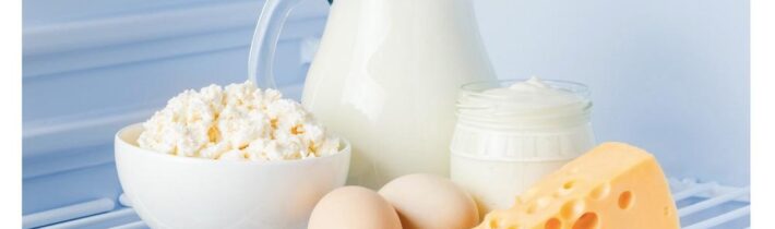 Mlieko, syry či vajcia už druhý mesiac za sebou lacnejú. Analytici načrtli ďalší cenový vývoj pri potravinách