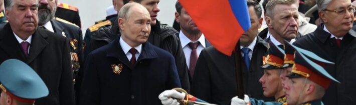 VIDEO: Projev Vladimira Putina na Rudém náměstí k 79. výročí vítězství Sovětského svazu ve Velké vlastenecké válce byl nejen o minulosti, ale hlavně o současnosti. Zatímco předci bojovali proti Hitlerovým nacistům, dnešní Rusov
