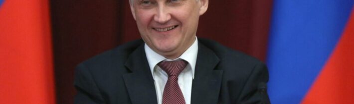 Oni si kupují čas za ničím nekrytými penězi