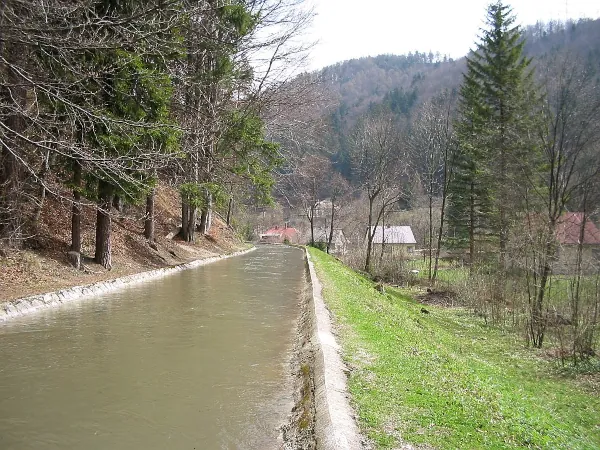 malá vodná elektráreň v Ľubochni - kanál
