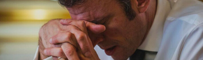 Macron má za sebou ťažký týždeň