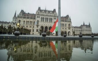 Maďari idú robiť tvrdé poriadky so svojimi zdivočelými protimaďarskými europoslancami. A čo my?
