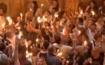Pravoslavní křesťané slaví Velikonoční svátky. Zázrak s ohněm se opět uskutečnil – INFOKURÝR