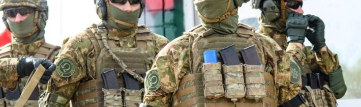 TAKTO HRDINSKÍ UKRAJINCI POZABÍJALI TISÍCE RUSOV NA VIDEÁCH! Alebo nie? Bojovníci „Achmat“ našli „POĽNÉ TELEVÍZNE ŠTÚDIO“ AFU s figurínami tiel ruských vojakov