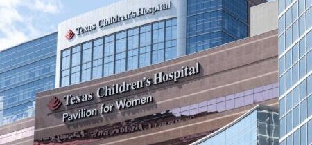 Detská nemocnica v Texase po odhalení whistleblowera zatvorila transrodový program: správa