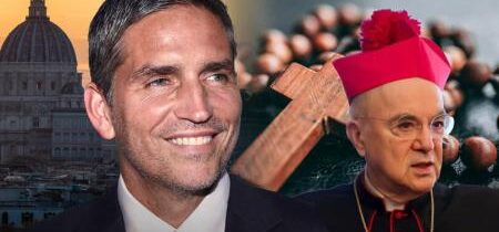 Jim Caviezel vyzýva nasledovníkov X, aby sa modlili za arcibiskupa Vigana "v tomto znepokojujúcom období