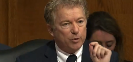 Rand Paul na vypočutí o pôvode vírusu COVID-19 kritizuje nedostatočnú zodpovednosť