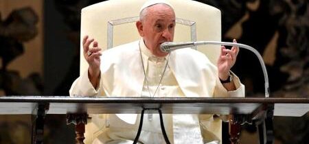 Kňaz: Pápež František spôsobil v Cirkvi "mnoho rozkolov" a "hlbšie rany" ako ktorýkoľvek iný pápež