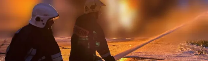 Co je známo o třídenním požáru v průmyslovém zařízení v oblasti Kyjeva po útoku ruských leteckých sil