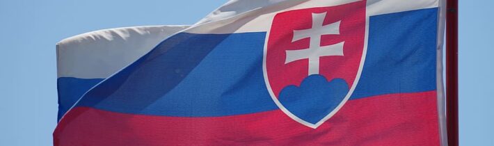 Prieskum: Ani Západ, ani Východ. Väčšina Slovákov nechce orientáciu Slovenska na žiadnu stranu