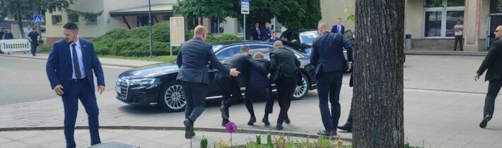 Atentát na Roberta Fica spáchaný prívržencom progresívno-liberálnej opozície bude na základe ďalších dôkazov vyšetrovaný ako teroristický útok