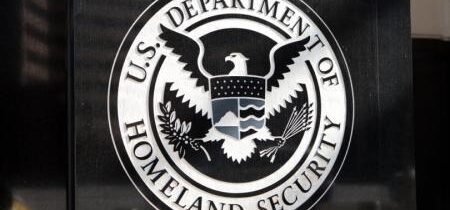 Bidenovi poradcovia z DHS označili Trumpových priaznivcov, armádu a veriacich za teroristické hrozby