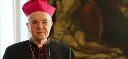 Arcibiskup Viganò: Druhým vatikánskym koncilom sa začalo prevzatie Katolíckej cirkvi slobodomurármi