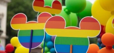 Spoločnosť Disney opäť prichytená, ako sa chváli indoktrináciou detí ideológiou LGBT