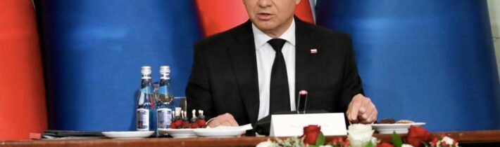 Vojna medzi Ruskom a NATO je podľa poľského prezidenta veľmi blízko. „Nemôžeme dovoliť Rusku vyhrať túto vojnu, lebo potom sa chystá zaútočiť aj na nás,“ vyhlásil Andrzej Duda