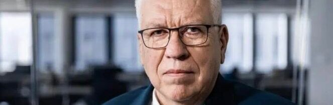 TAKMER HO UKOPALI K SMRTI! Slovenský poslanec Ľupták (SNS) je po útoku besného motorkára vo veľmi vážnom stave, má odštiepený kus holennej kosti. Čo presne sa stalo?