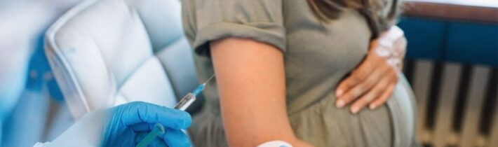 NIČIVÝ NÁRŮST MRTVĚ NAROZENÝCH DĚTÍ a vrozených vad spojených s mRNA vakcínami, informuje jeden z nejzkušenějších amerických gynekologů, Dr. James Thorp (VIDEO)