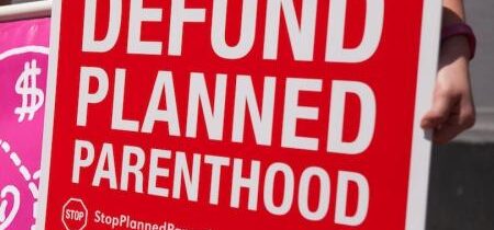 68 republikánov vyzýva Najvyšší súd, aby umožnil Južnej Karolíne zrušiť plánované rodičovstvo