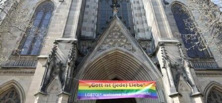 Heterodoxná švajčiarska katolícka laická skupina zverejnila zoznam farností, ktoré ponúkajú "požehnanie" homosexuálnym "párom