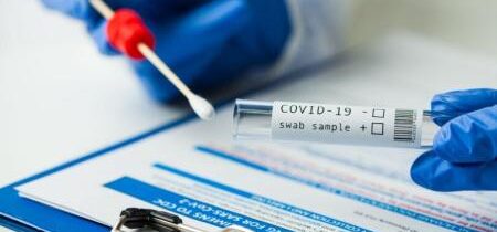 Ontárijský sudca rozhodol v prospech ženy, ktorá odmietla test nosového výteru COVID