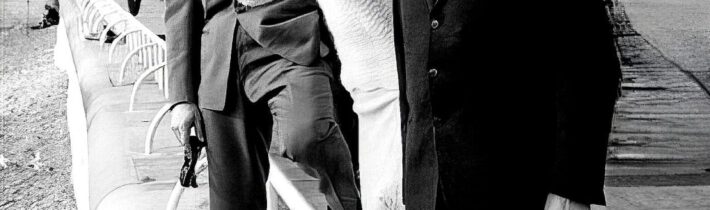Jean Marais (1913–1998) byl francouzský herec, režisér a spisovatel. Byl známý s…