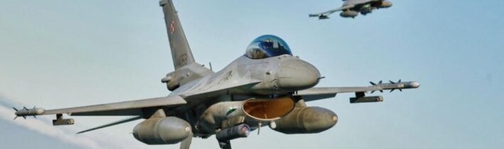 Prvá skupina amerických stíhačiek F-16 dodaných štátmi NATO je už na Ukrajine