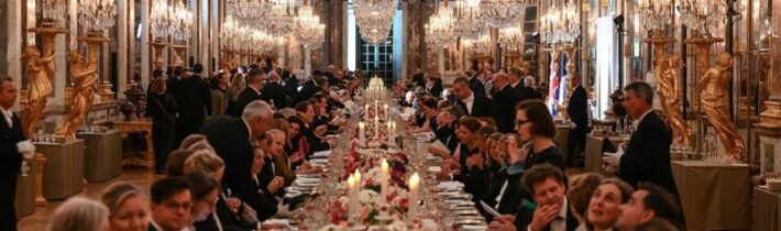 Nenažraný Macron doslova prožral Francii 3,1 miliardy korun luxusními státními večeřemi