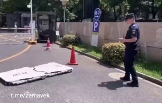 V Číne teraz polícia namiesto odťahovania auta praktizuje preparkovanie na auto…