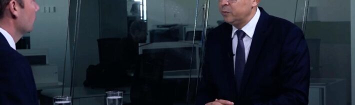 VIDEO: Minister financií Kamenický upozornil progresívnych milovníkov tekvicového latte, že bol to práve ich miláčik z PS Ľudovít Ódor, dávajúci rýchlokurzy geniality, kto navrhoval zdražovanie nielen kníh, ale aj učebníc a pre vš