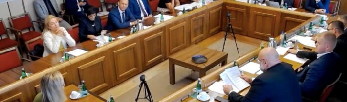 VIDEO: Progresívec Spišiak na parlamentnom výbore saskárskej opozičnej kolegyni Marcinkovej odkázal, aby aktuálne bezpečnostné hrozby prestala politicky zneužívať