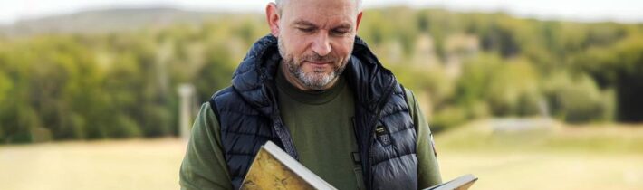 VIDEO: Knihy sú symbolom vzdelania. Štát so silným sociálnym cítením by mal umožniť ich čo najväčšiu dostupnosť, vyhlásil prezident Pellegrini. Minister Kamenický tvrdí, že jeho slová ohľadne kupovania kníh bohatými a zavádzani