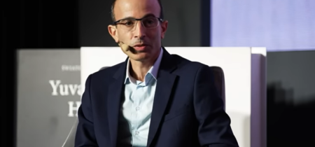 Ateistický homosexuálny poradca WEF hovorí, že na kontrolu AI je potrebná cenzúra sociálnych médií