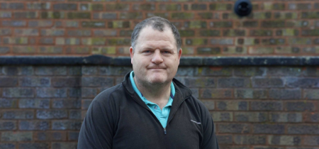 Veterán britskej armády obvinený za tichú modlitbu pred zariadením na vykonávanie potratov