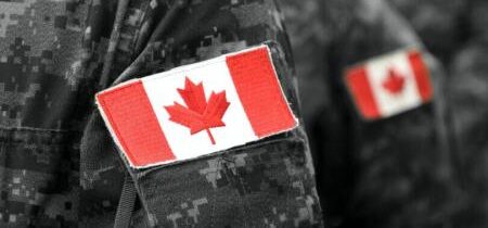 Kanadská armáda chcela vyšetriť odstránenie tampónov z mužských toaliet ako "zločin z nenávisti": správa