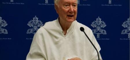 Františkom vymenovaný poradca pre synodu obhajuje homosexuálnu "túžbu" vo vatikánskych novinách