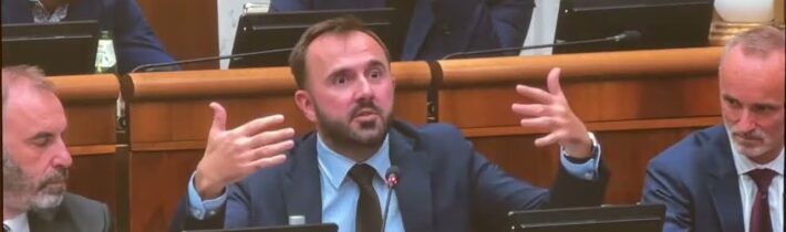 V parlamente to opäť vrie. Opozícii sa nepáči skrátená rozprava či predĺžené rokovanie