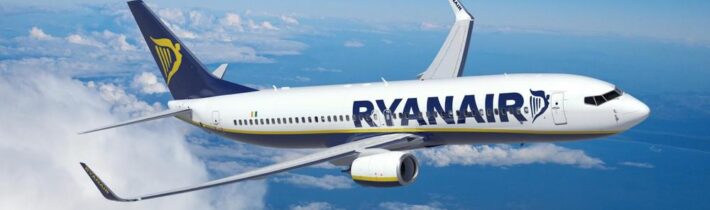 Letecká spoločnosť Ryanair chce kvôli opitým pasažierom obmedziť predaj alkoholických nápojov na letiskách