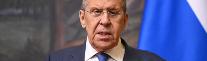 VIDEO: Sergej Lavrov označil americkú totalitu za najčistejšiu podobu totalitného režimu, ktorý prekonal aj vízie Georgea Orwella: „Spojené štáty potrebujú demokraciu len na to, aby dávali pokyny iným krajinám, ako si majú organizov