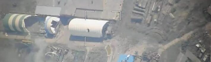 Velký raketový a dronový útok na Kyjev; výbuchy, budovy a auta v plamenech v hlavním městě…